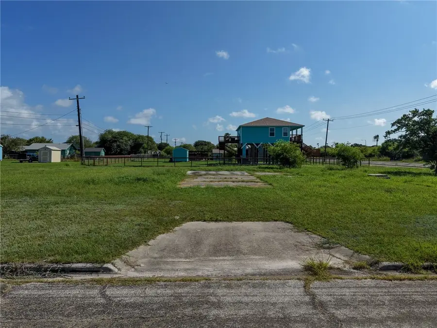 260 E Deberry Avenue, Aransas Pass, TX 78336 - #3