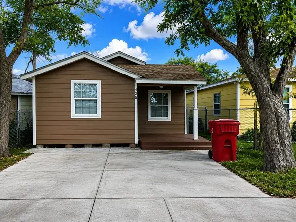 425 W Avenue D, Robstown, TX 78380