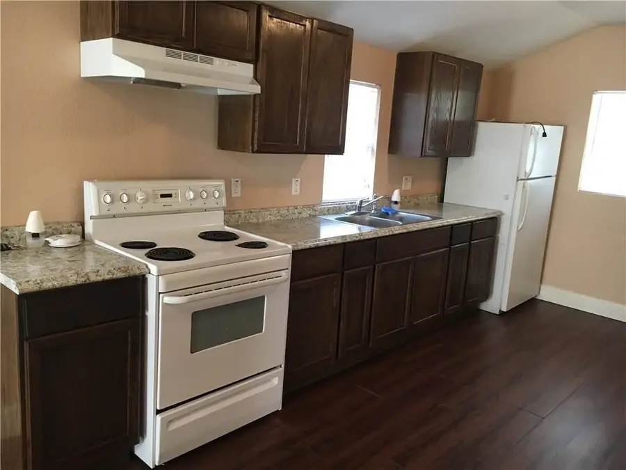 425 W Avenue D, Robstown, TX 78380 - #3