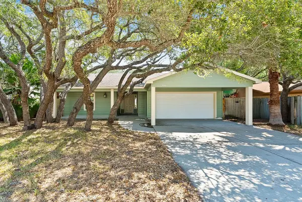 1506 N Live Oak Street, Rockport, TX 78382