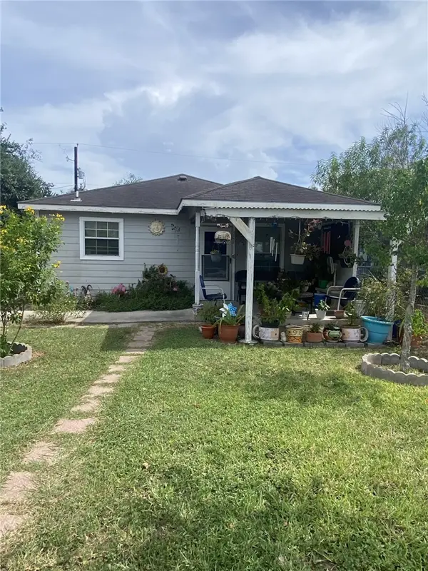 502 Gardenia Street, Alice, TX 78332