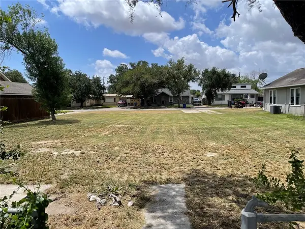 917 E Main Street, Sinton, TX 78387