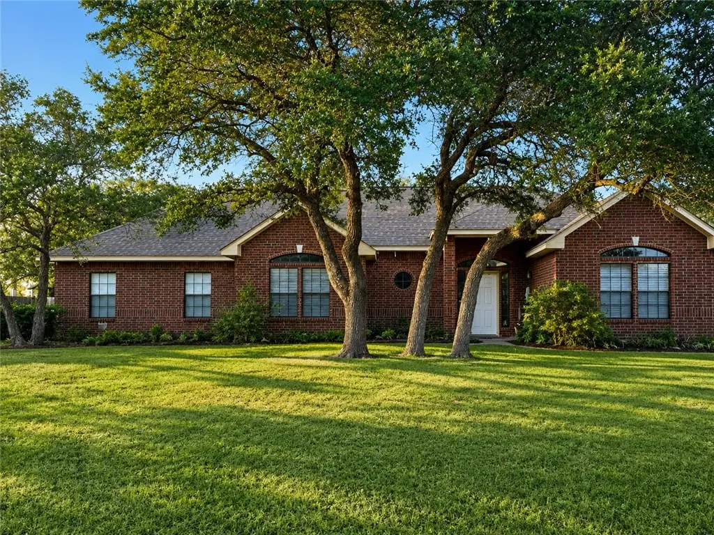 1422 W Deberry Avenue, Aransas Pass, TX 78336 - #1