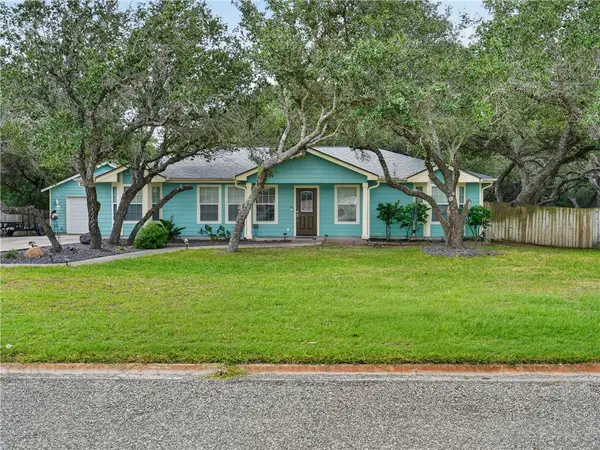 106 El Cid Drive, Rockport, TX 78382