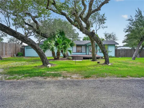 109 Palm Street, Rockport, TX 78382