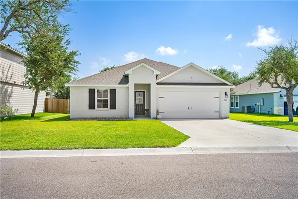 121 Antigua Drive, Rockport, TX 78382