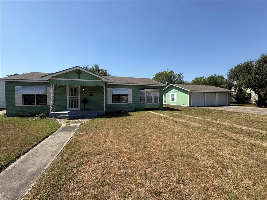 1010 E Fulton Street, Sinton, TX 78387 - #3