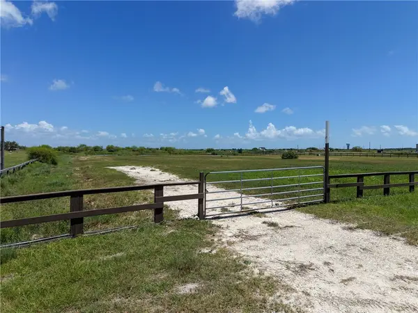 317 Cape Velero Drive, Rockport, TX 78382