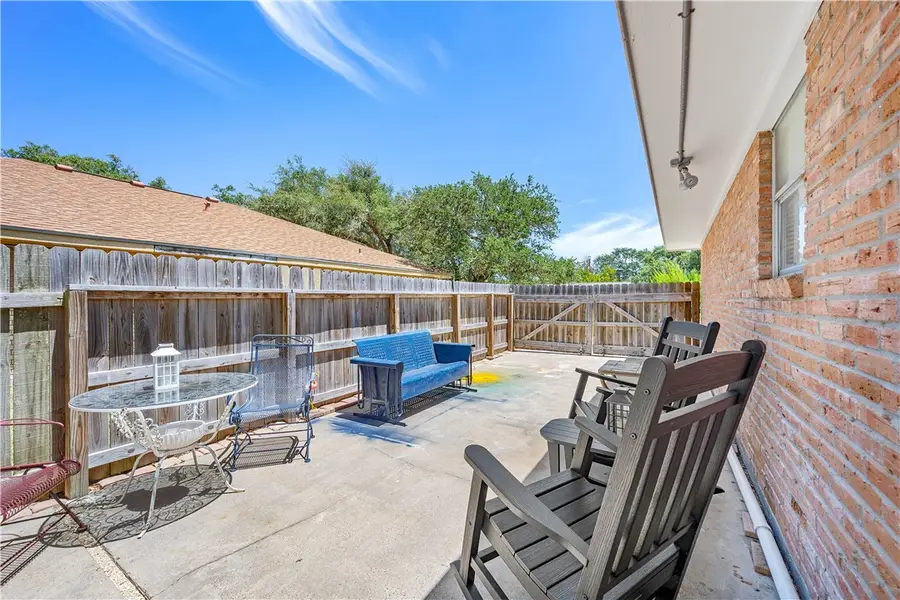 843 Pine Ave, Rockport, TX 78382 - #3
