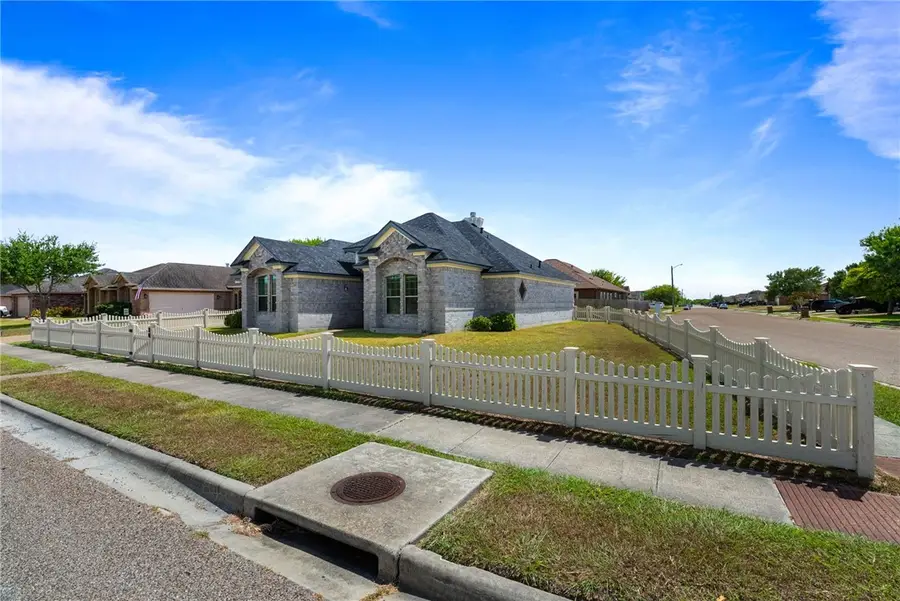 6821 Round Table Street, Corpus Christi, TX 78414 - #2