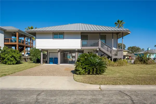 11 Luau Lane, Rockport, TX 78382