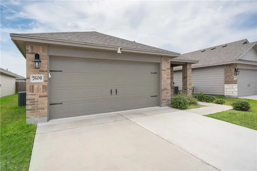 7609 Herd Rider Ln, Corpus Christi, TX 78414 - #2