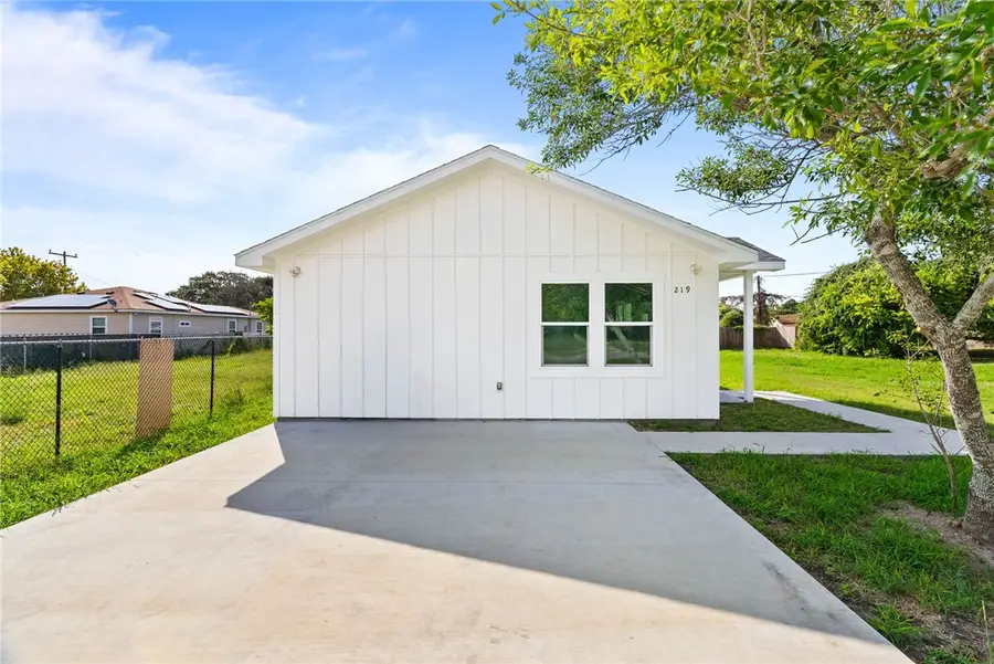 219 S 10th Street, Aransas Pass, TX 78336 - #3