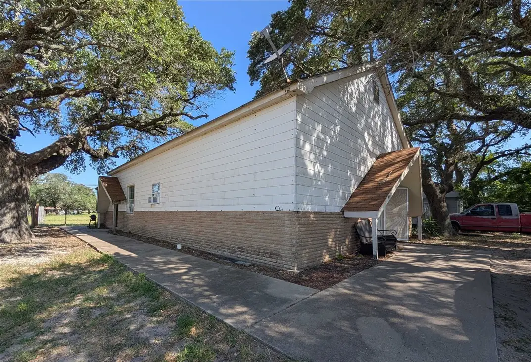 1060 S Whitney Street, Aransas Pass, TX 78336 - #1