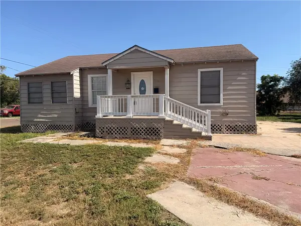 319 West Avenue D, Robstown, TX 78380