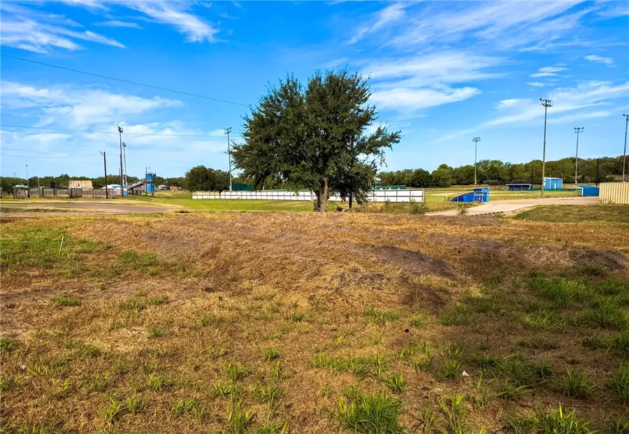 806 Pecos Street, George West, TX 78022 - #2