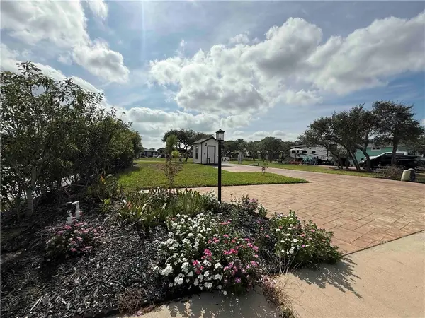 104 Augusta Circle, Aransas Pass, TX 78336