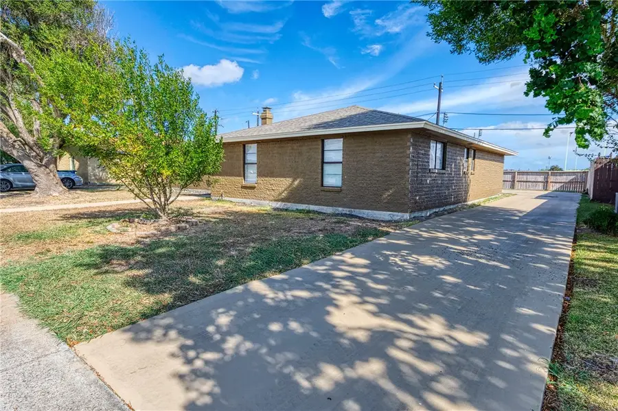 2228 Memorial Parkway, Portland, TX 78374 - #2