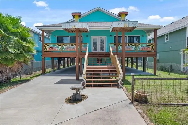 720 S Magnolia Street, Rockport, TX 78382