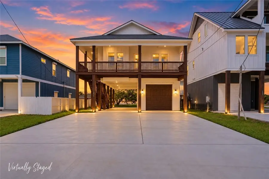 1007 S Live Oak Street, Rockport, TX 78382 - #2