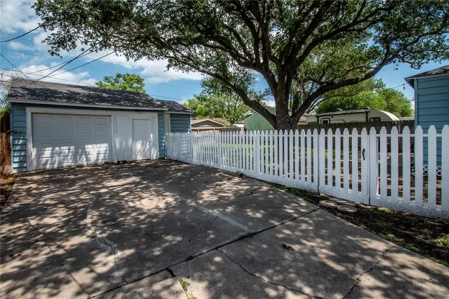 3038 Austin Street, Corpus Christi, TX 78404 - #3