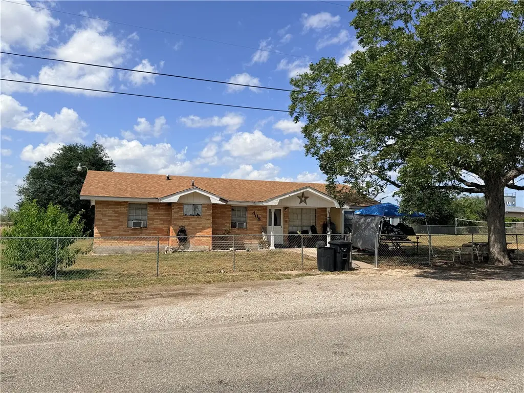 409 E St Mary Street, Skidmore, TX 78389 - #1