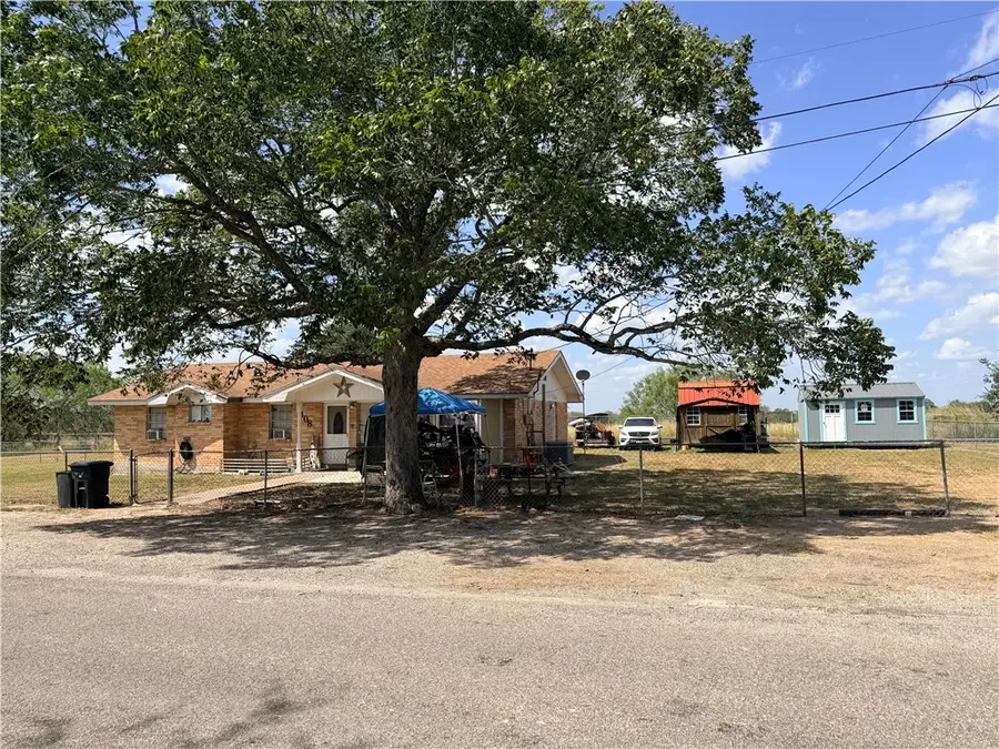 409 E St Mary Street, Skidmore, TX 78389 - #3