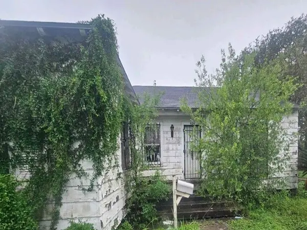 404 E Ligustrum Boulevard, Robstown, TX 78380