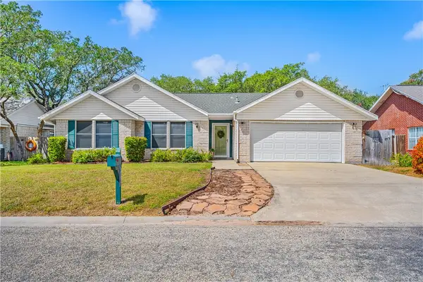 1513 Bluebird Ln, Rockport, TX 78382