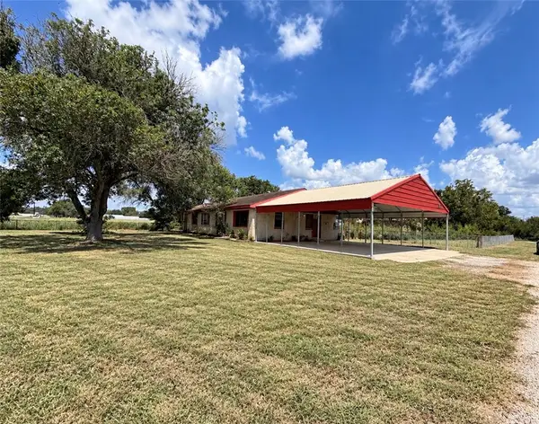 30 County Rd 245 E, Gonzales, TX 78629