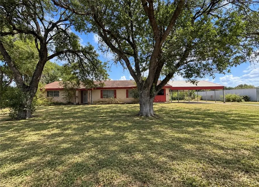 30 County Rd 245 E, Gonzales, TX 78629 - #2