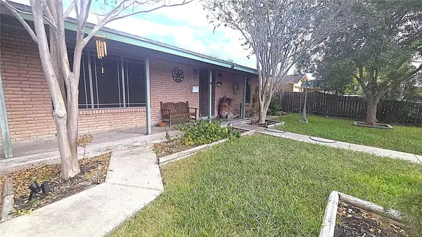 1004 S 17th Street, Kingsville, TX 78363
