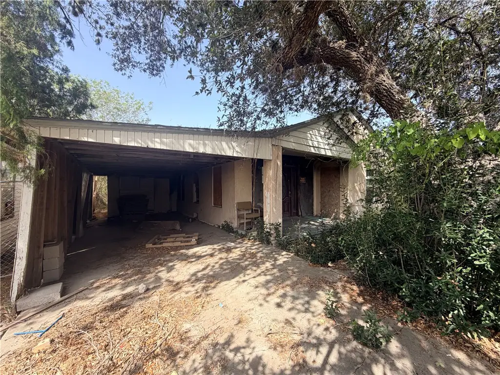 909 E 1st Street, Alice, TX 78332 - #1