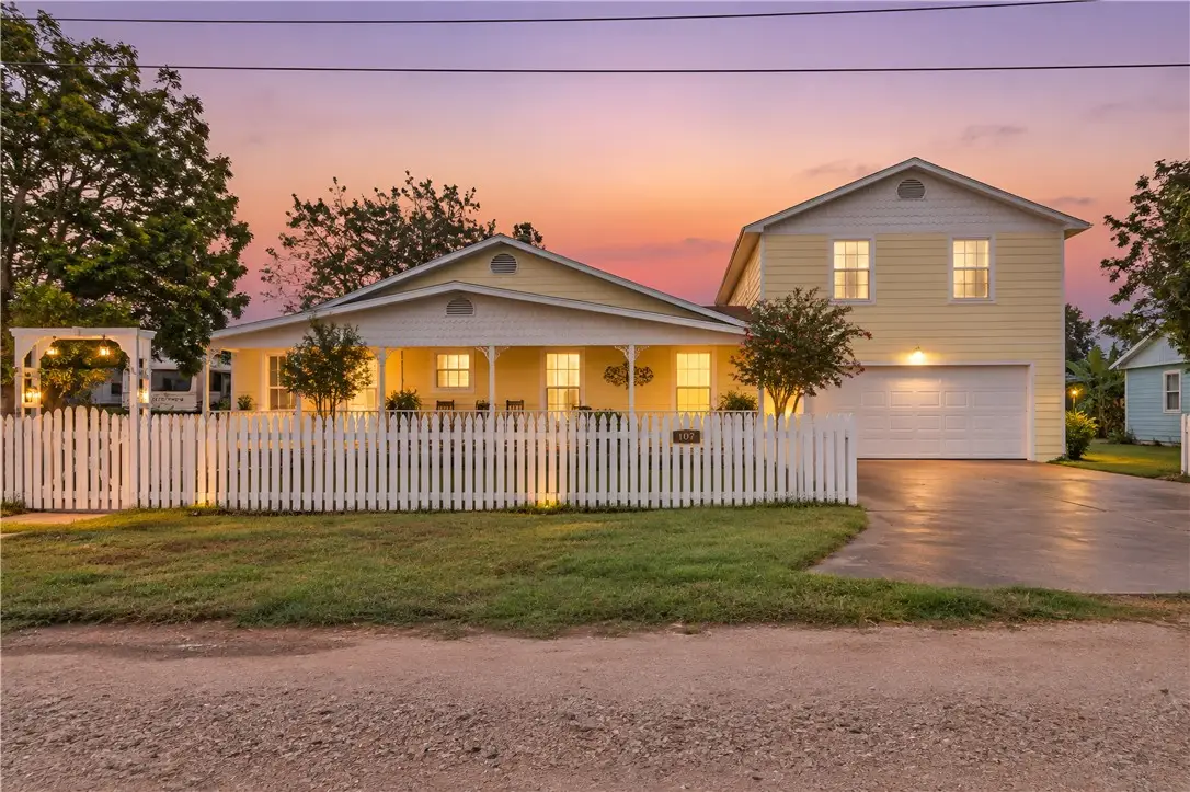 107 E Lakefield Drive, Mathis, TX 78368 - #1