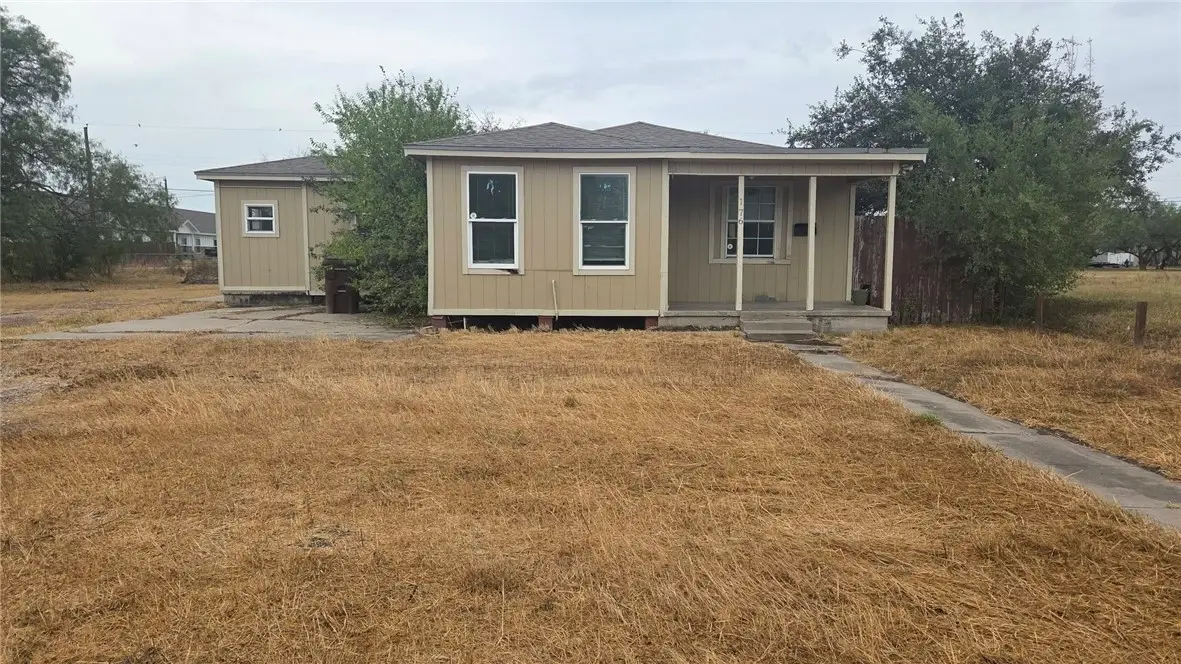 176 W Avenue D Avenue, Kingsville, TX 78363 - #1