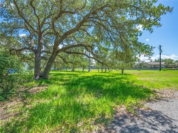 210 Timber Lane, Rockport, TX 78382