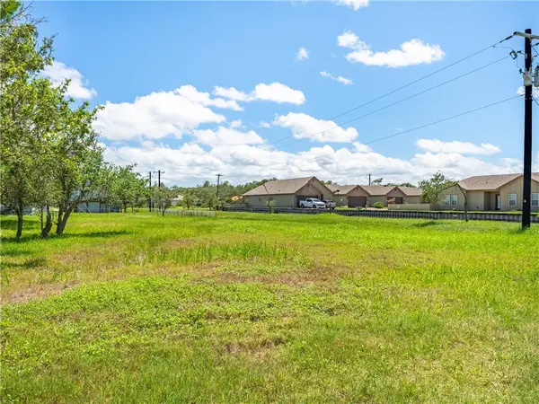 212 Timber Lane, Rockport, TX 78382