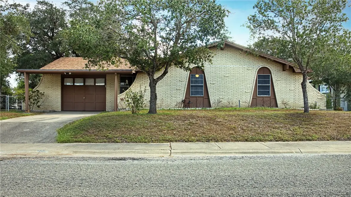 803 Avenue H, Sinton, TX 78387 - #1