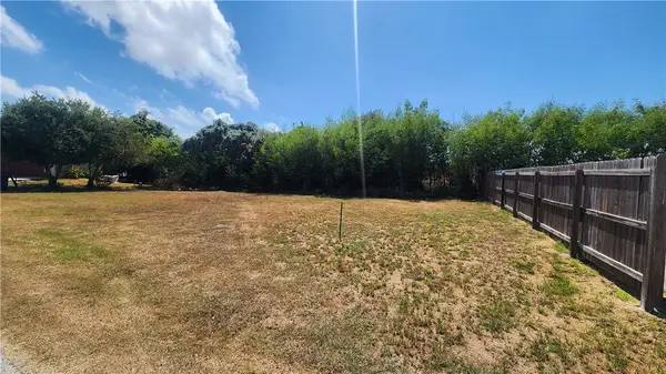 105 Cox Drive, Portland, TX 78374