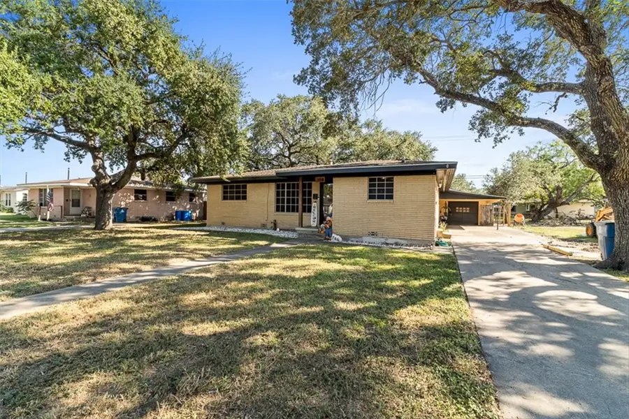708 E Main Street, Sinton, TX 78387 - #2