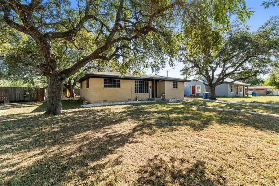 708 E Main Street, Sinton, TX 78387 - #3