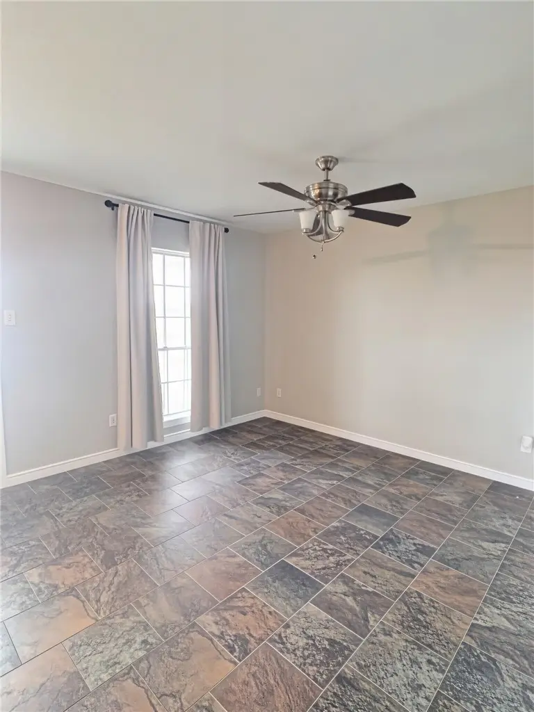207 W Ailsie Avenue, Kingsville, TX 78363 - #3