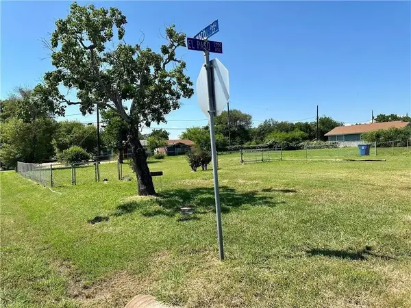 2713 El Paso Avenue, Ingleside, TX 78362