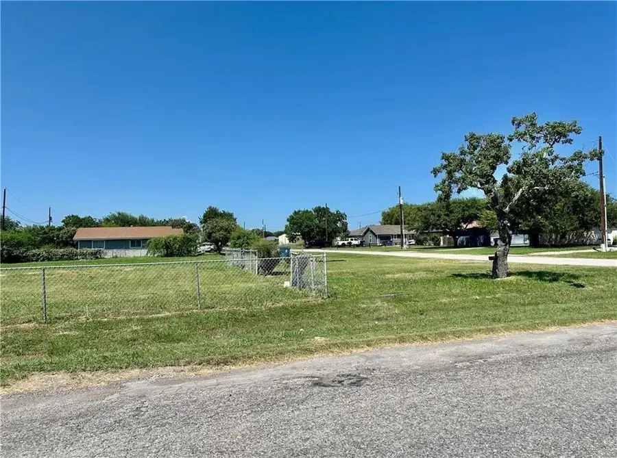 2713 El Paso Avenue, Ingleside, TX 78362 - #3