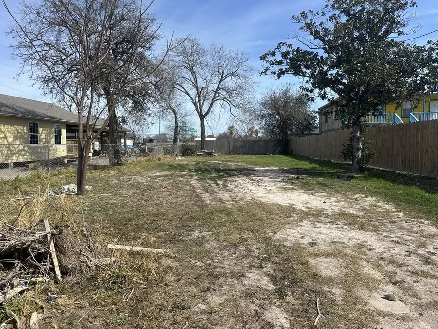 814 18th Street, Corpus Christi, TX 78405 - #2