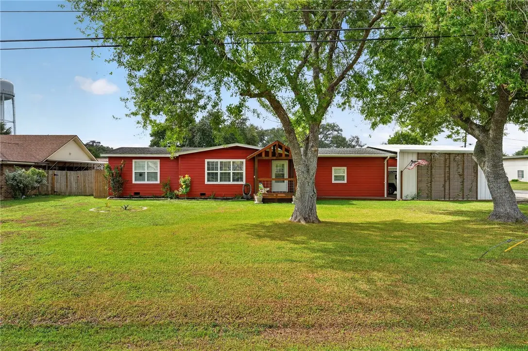 1100 Wood Avenue, Woodsboro, TX 78393 - #1