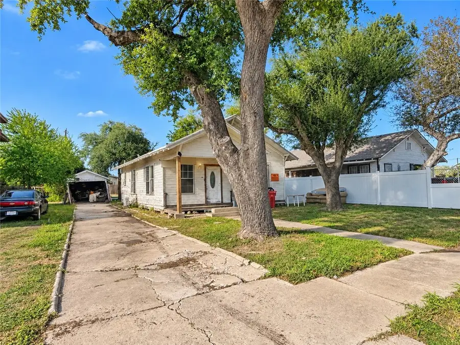 325 E Avenue C, Robstown, TX 78380 - #2