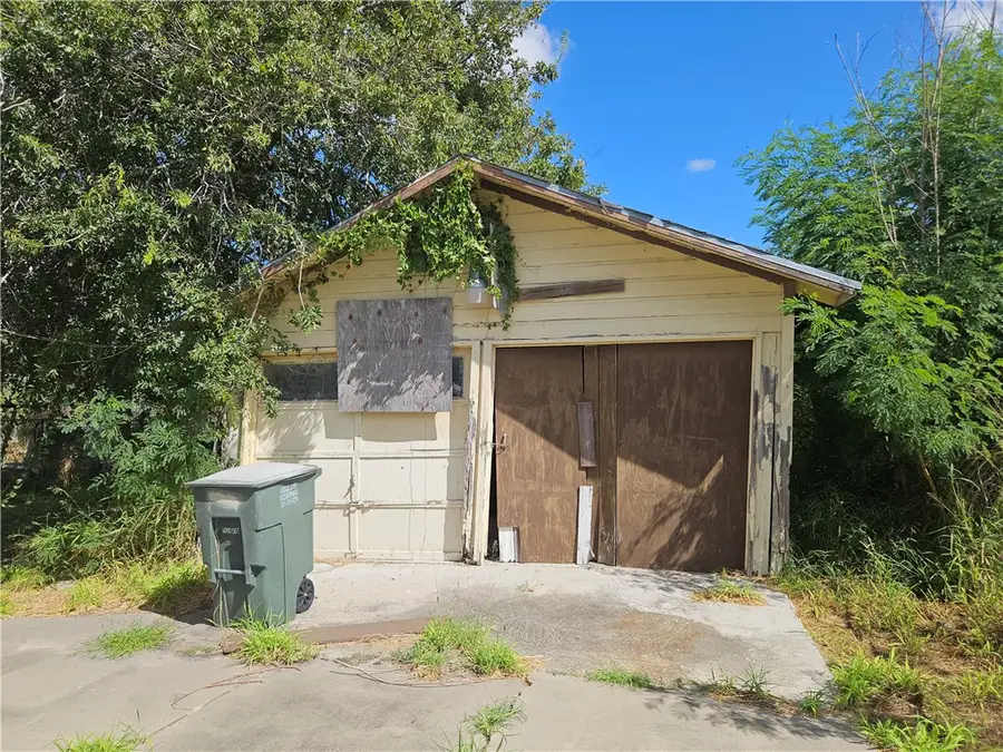 475 Cenizo Street, Robstown, TX 78380 - #2
