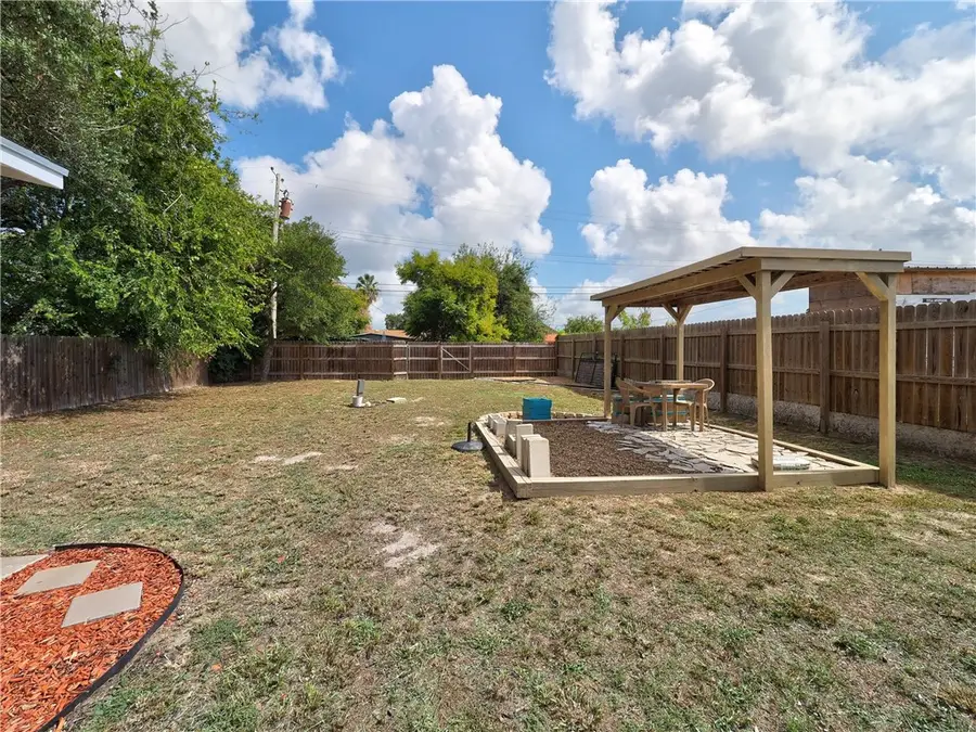 251 S 9th Street, Aransas Pass, TX 78336 - #3