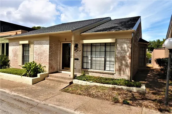 126 Lake Shore Drive #126, Corpus Christi, TX 78413